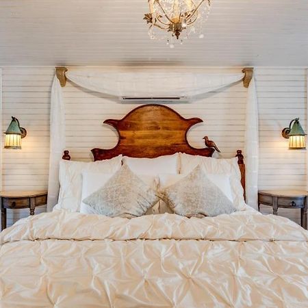 Fairytale Loft Suite 1 Bed, 1 Bath Luxury Apartment In Downtown Belmont ชาร์ลอตต์สวิลล์ ภายนอก รูปภาพ