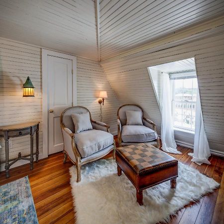 Fairytale Loft Suite 1 Bed, 1 Bath Luxury Apartment In Downtown Belmont ชาร์ลอตต์สวิลล์ ภายนอก รูปภาพ