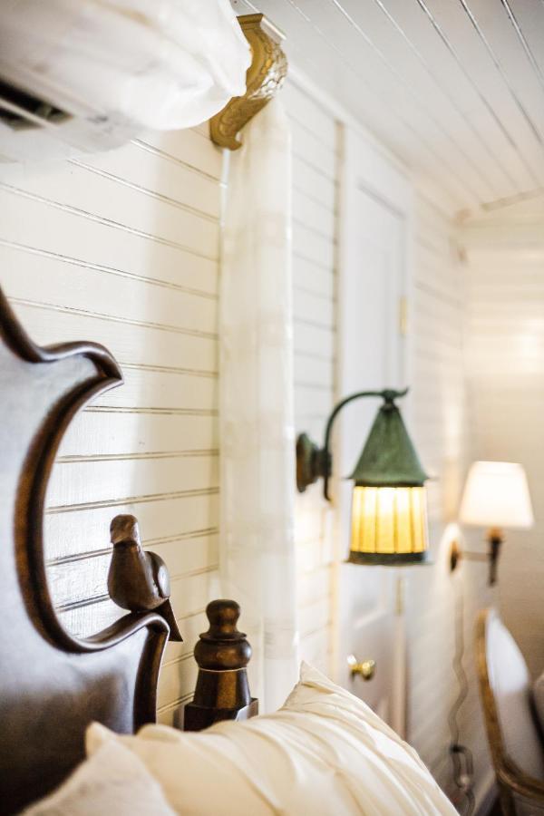 Fairytale Loft Suite 1 Bed, 1 Bath Luxury Apartment In Downtown Belmont ชาร์ลอตต์สวิลล์ ภายนอก รูปภาพ