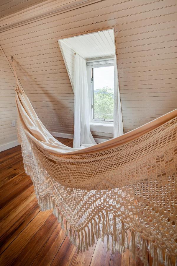 Fairytale Loft Suite 1 Bed, 1 Bath Luxury Apartment In Downtown Belmont ชาร์ลอตต์สวิลล์ ภายนอก รูปภาพ