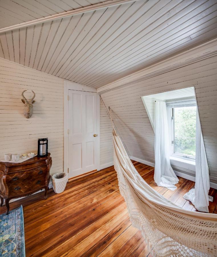 Fairytale Loft Suite 1 Bed, 1 Bath Luxury Apartment In Downtown Belmont ชาร์ลอตต์สวิลล์ ภายนอก รูปภาพ
